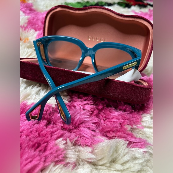 Gucci sunglasses. - Picture 4 of 7